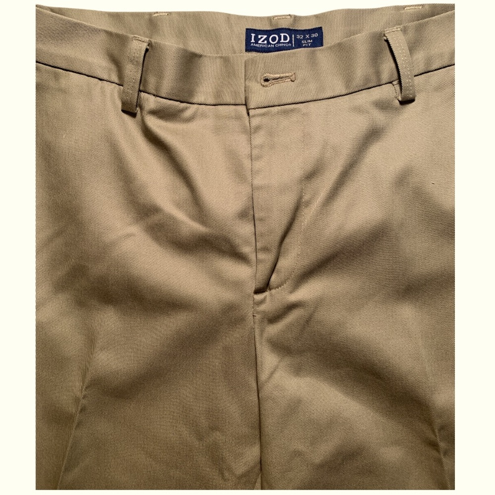 IZOD - American Chinos - 32x30 Slim Fit - Excellent Condition